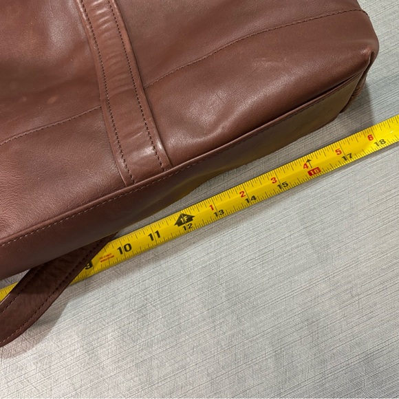 COACH Rich Brown 9400 Glove Leather Tote - Picture 13 of 16